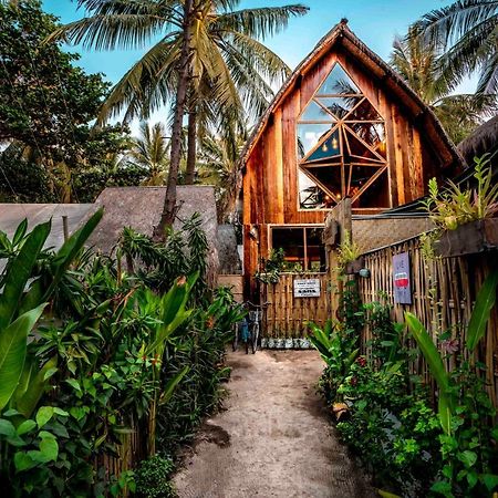 Gili Treehouse Villa กีลีตราวางัน ภายนอก รูปภาพ
